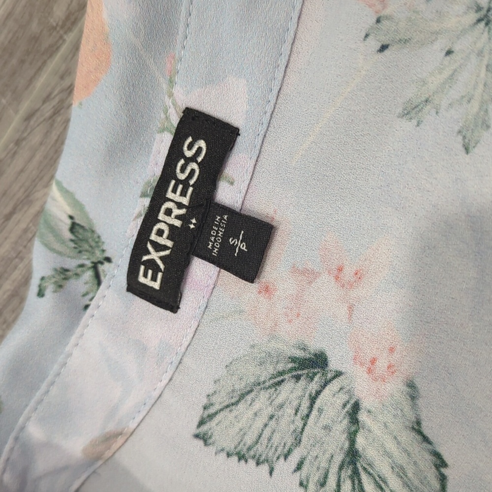 Express Floral Top - Picture 2 of 3